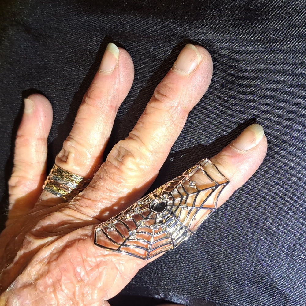 Akira SPIDER LONG FINGER RING - Picture 5 of 6